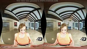 Porno virtual reality dengan remaja berambut coklat kecil di dapur