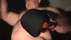 Boxning och webbkamera action med mogna män