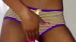 Caribbean babe Ruth shakes her booty in HD