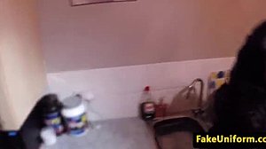 Британска мамочка прави секс и кара в бельо по време на POV видео