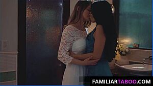 Membrii familiei lesbiene își explorează sexualitatea într-un trio fierbinte