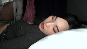 Κορεάτισσα κάνει πίπα σε μεγάλο πέος στην webcam
