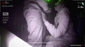 Blowjob adolescente in un video di telecamera nascosta di coppia amatoriale