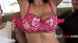 बड़े स्तन वाली MILF को स्टेपमम के साथ टैबू फैमिली वीडियो में साझा किया जाता है