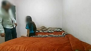 Meksikalı bir genç kızın kamuoyunda koşulsuz seks yaptığını izleyin