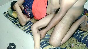 Amaterska indijska najstnica dobi lizanje in jebanje pičke od svoje polsestre
