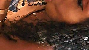 Suha temnopolta najstnica izvaja globok grloni oralni seks na tiču Chada Bangwellsa