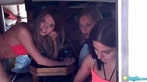 Anastasiya átveszi az irányítást egy orosz leszbikusokkal teli jachton