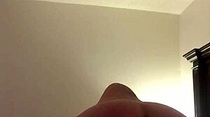 Бивша приятелка споделя соло видео за мастурбация