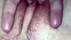 Märkä ja villi Olivia Mariesin ruiskuttavan orgasmin kanssa