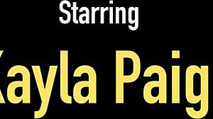 Kayla Paiges sensuele solo showcase met wulpse rondingen en intense stimulatie