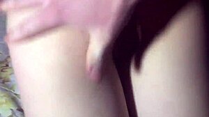 Latinská žena si užíva anál a veľký penis v domácom videu na párty