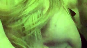 Britse amateur Alison geniet van seks met een grote lul in een hete video