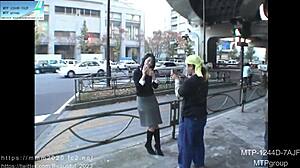 ציפורניים מלאכותיות ואצבעות בסרטון פורנו יפני