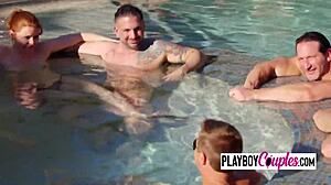 Coppia amatoriale partecipa a una festa in piscina con scambisti per divertirsi e giocare