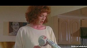1993 की फिल्म में जूलियन मूर्स की आकर्षक प्रस्तुति
